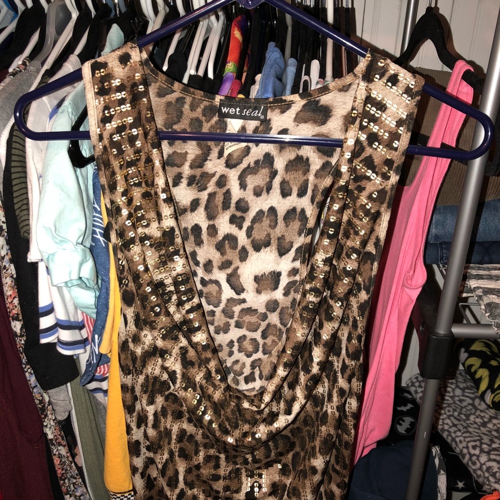 Low-cut tank top